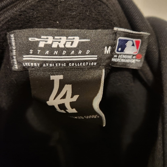 Los Angeles Dodgers Pro Standard black on black crop hoodie - Picture 2 of 3